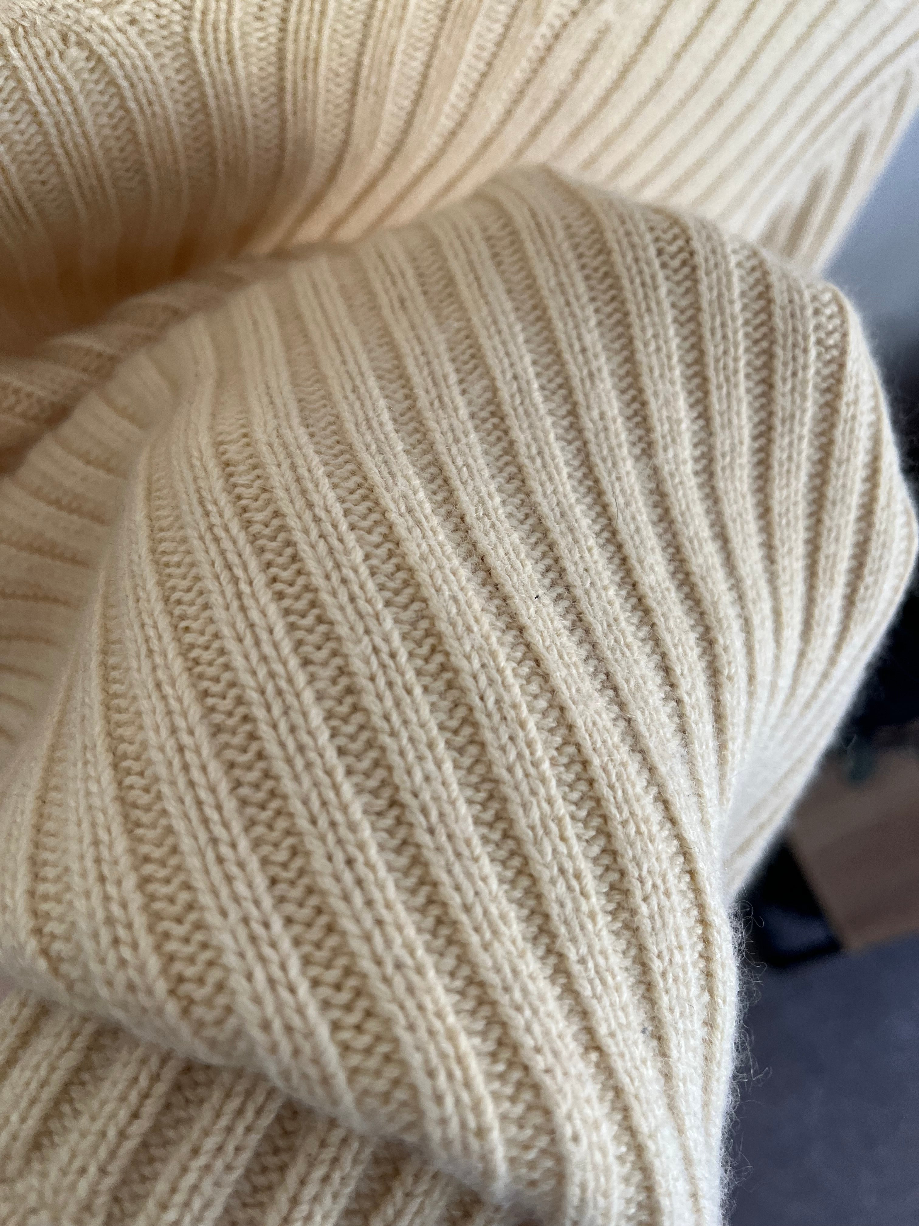 Soft yellow Cashmere